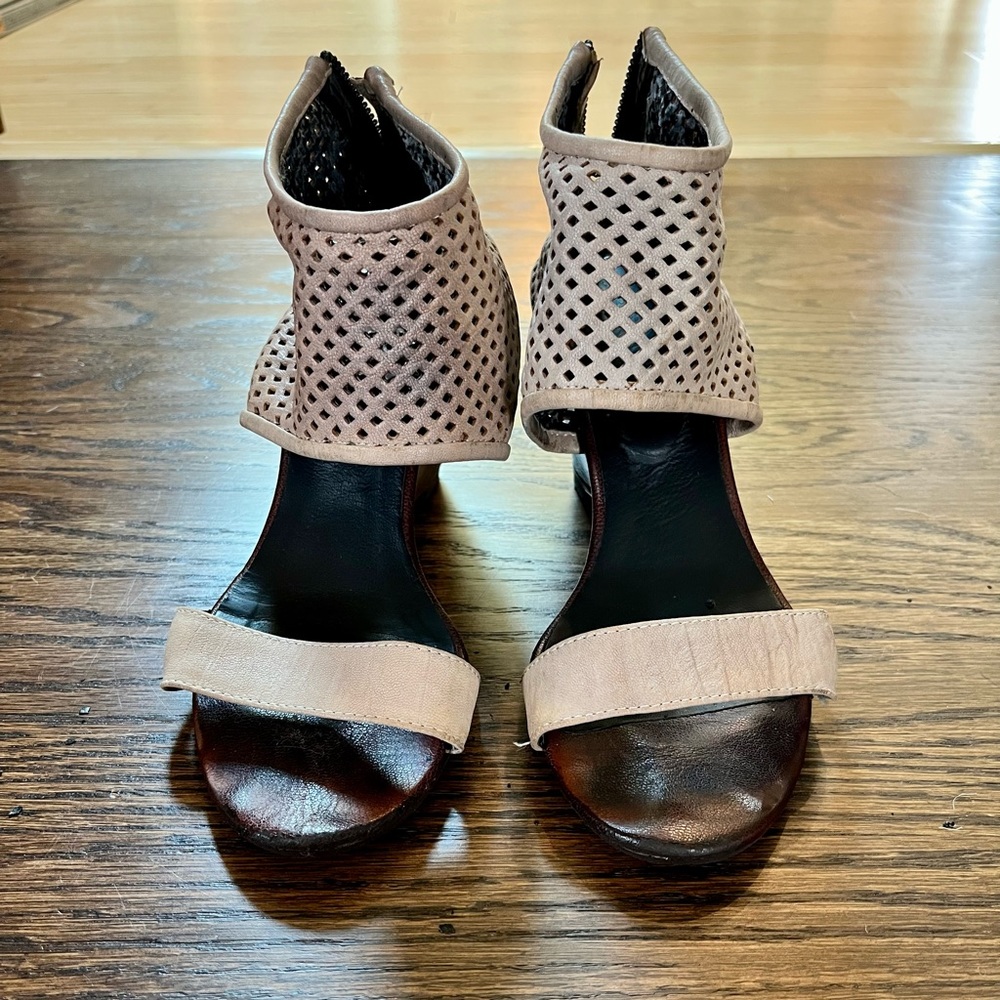 Tan leather heeled sandals size 9
